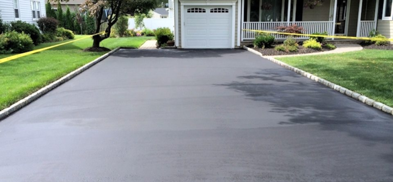 5 Benefits of Sealcoating Your Driveway